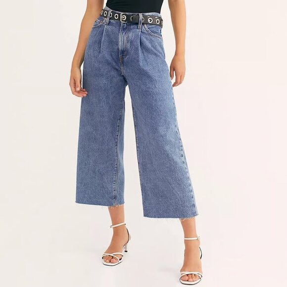 Levi's Ribcage Pleated Crop Jeans Size 28 - Picture 1 of 5